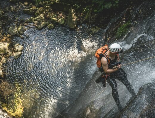 La Fortuna Arrival Package: Airport Transfer + Canyoning Adventure